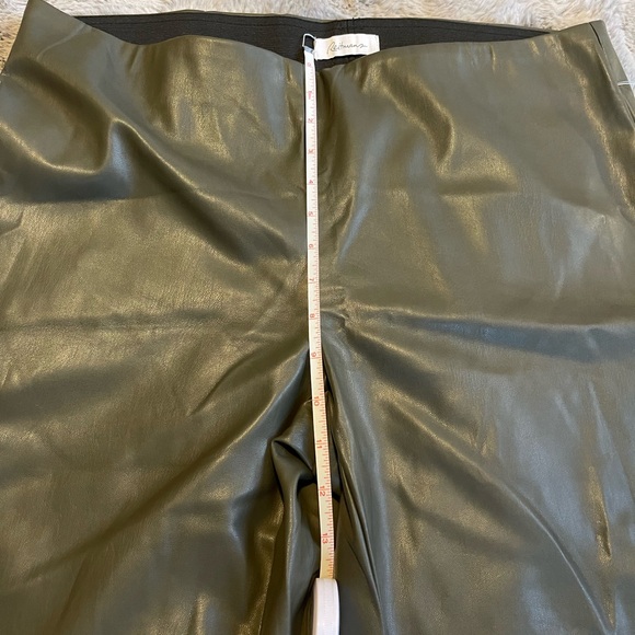 Olive Green Reitmans Faux Leather Leggings - Picture 5 of 11